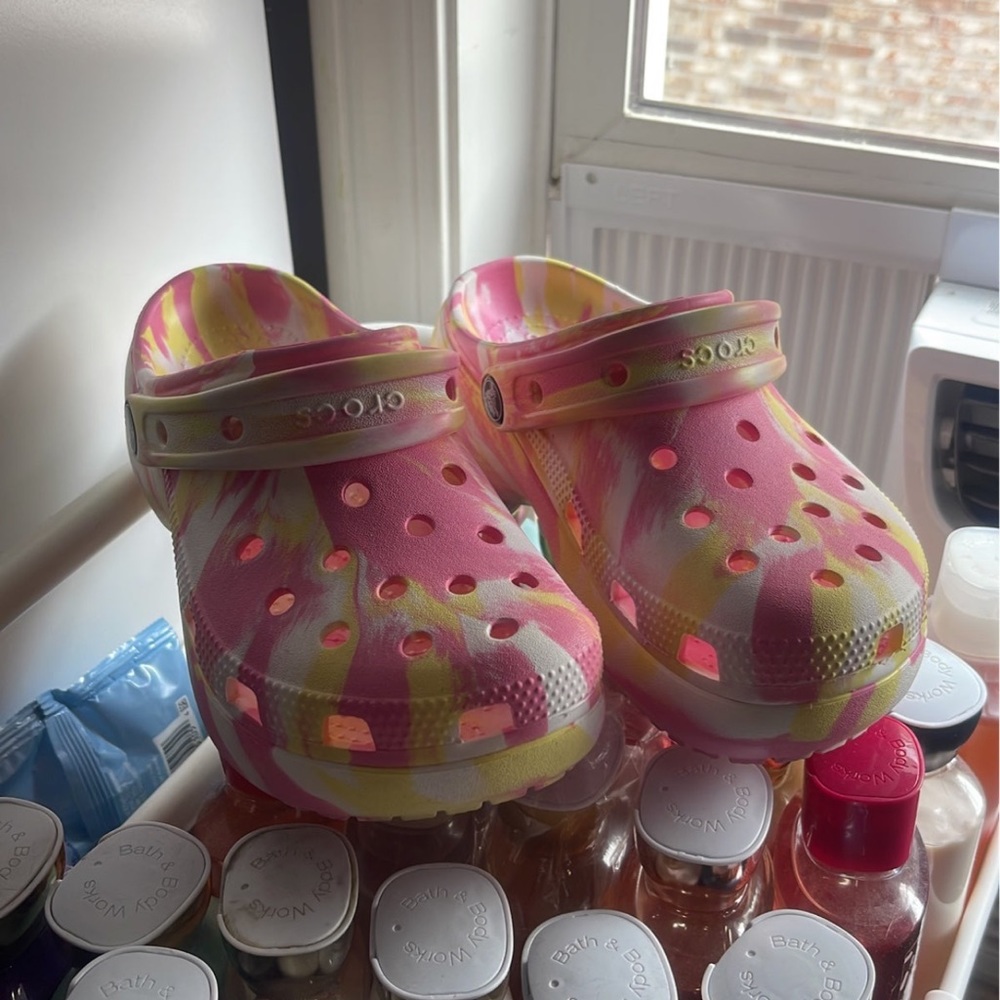 Women’s size 5 platform crocs